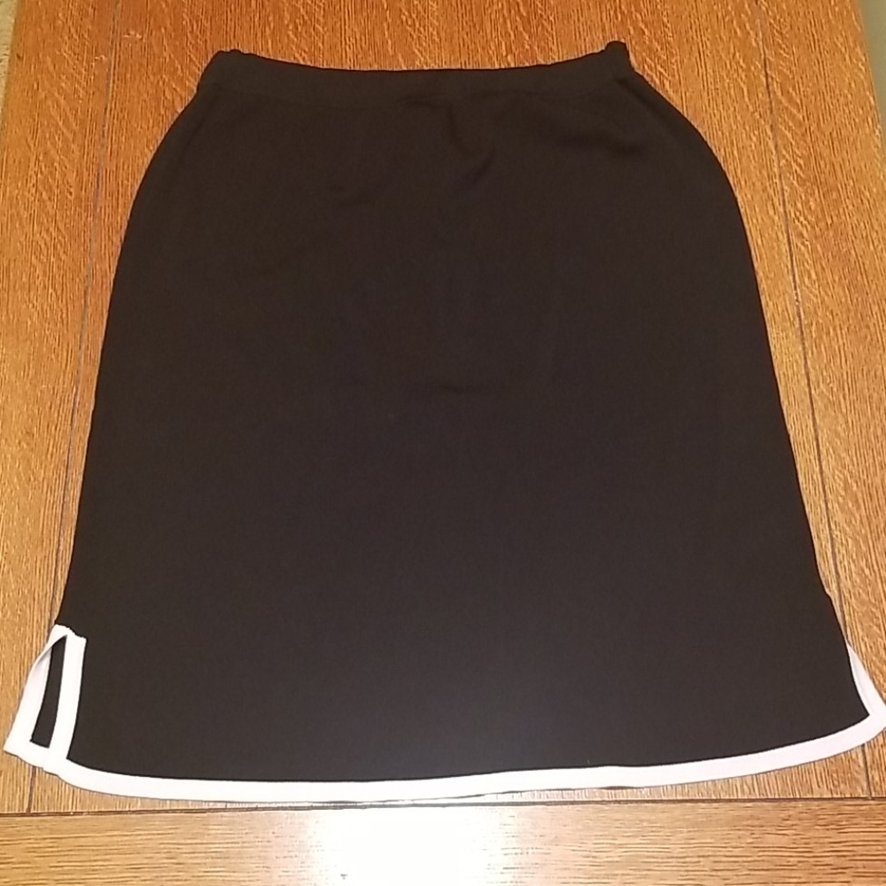 VERTIGO PARIS A-line Contrast Hem Knit Skirt